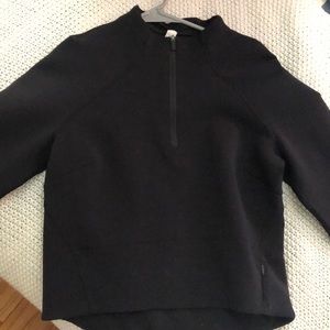 Lululemon cropped long sleeve stretch fabric